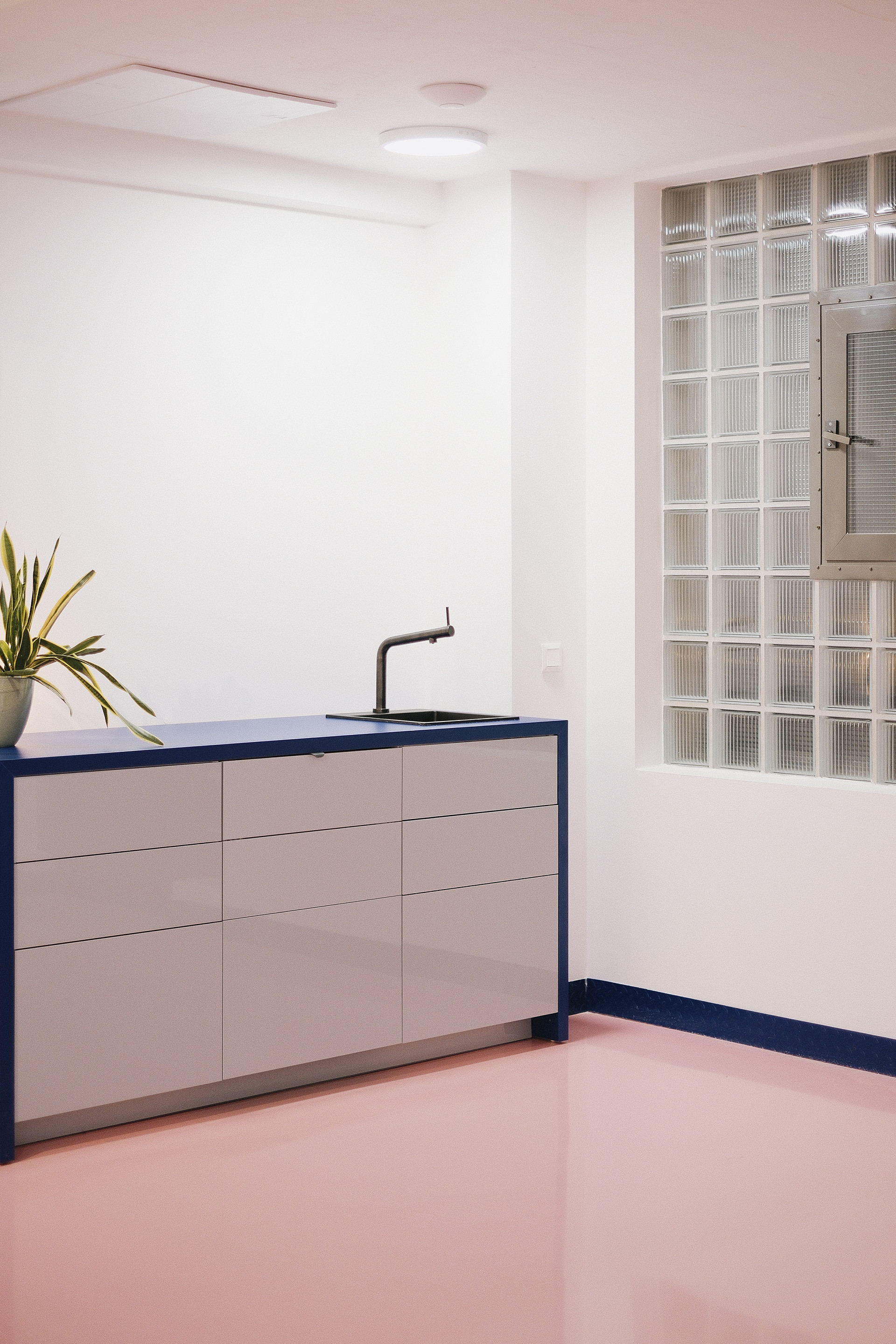 Rendezvénytér konyhasarok Loffice Paulay