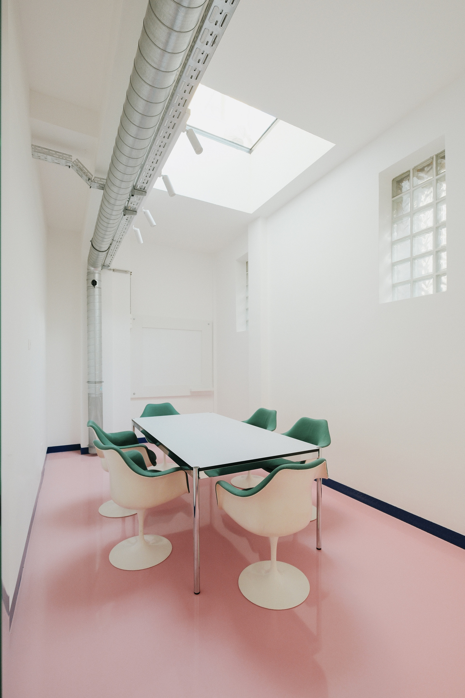 Meeting room 6 fős Loffice Paulay